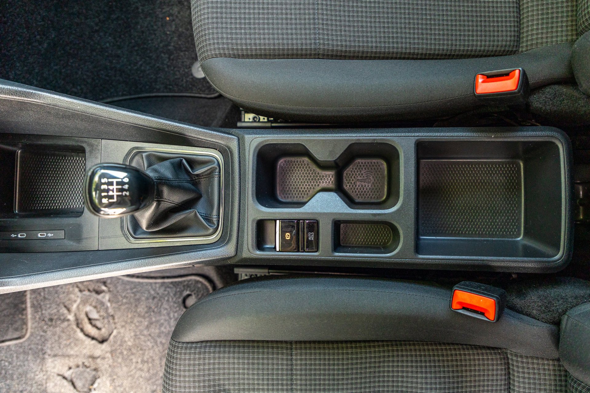 Foto van Volkswagen Caddy Modified Partition Wall