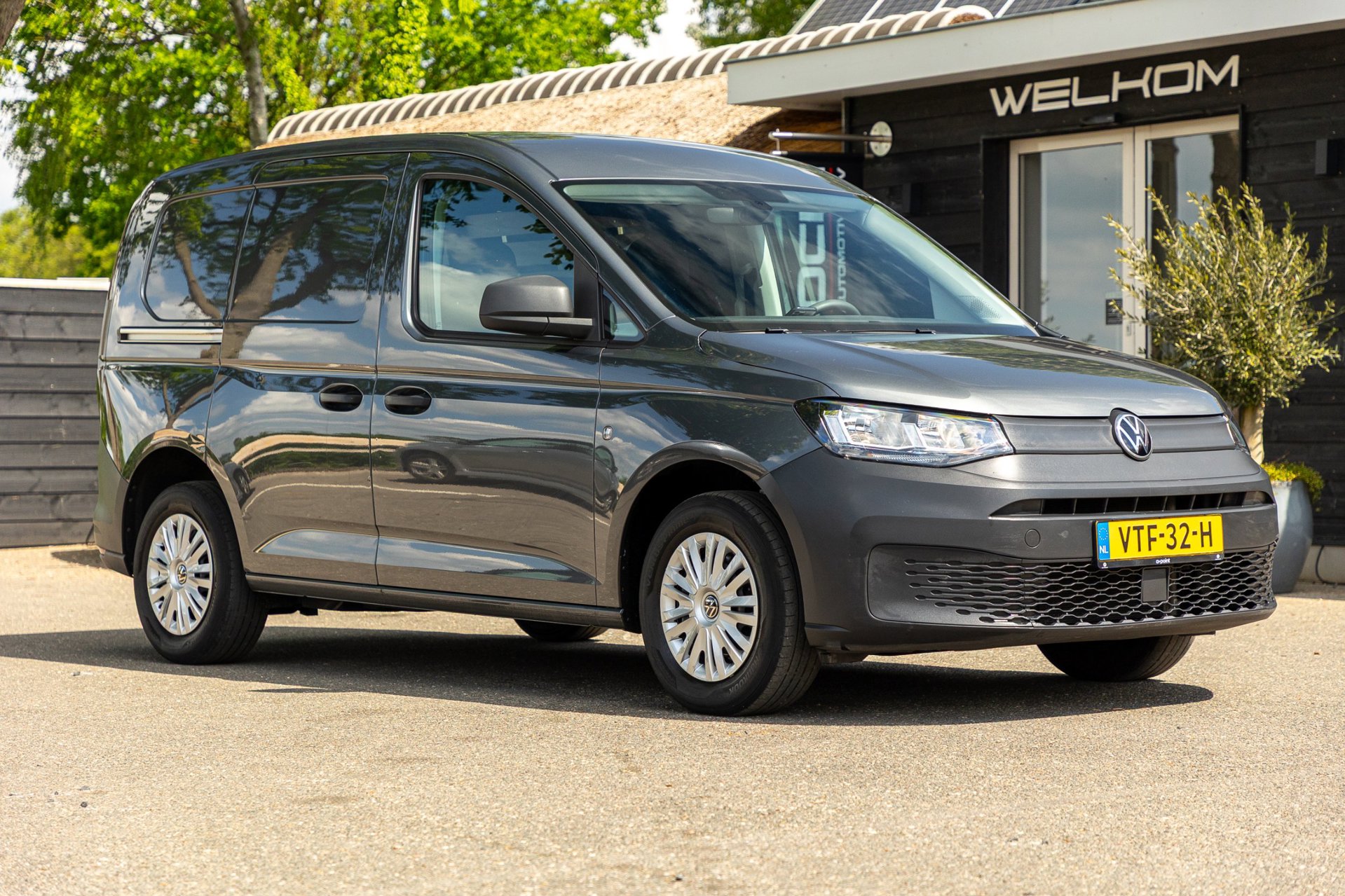 Foto van Volkswagen Caddy Modified Partition Wall
