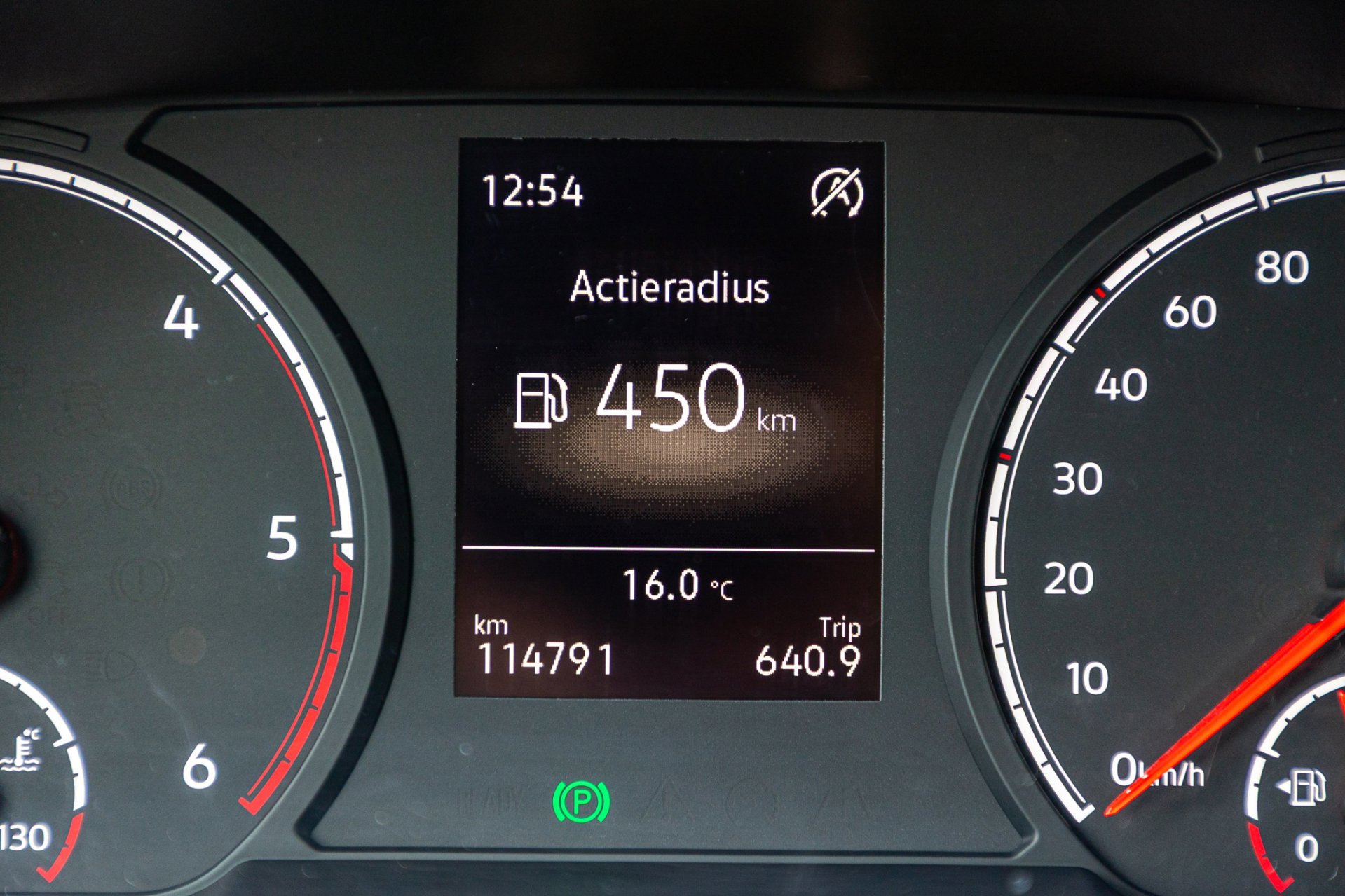 Foto van Volkswagen Caddy Modified Partition Wall