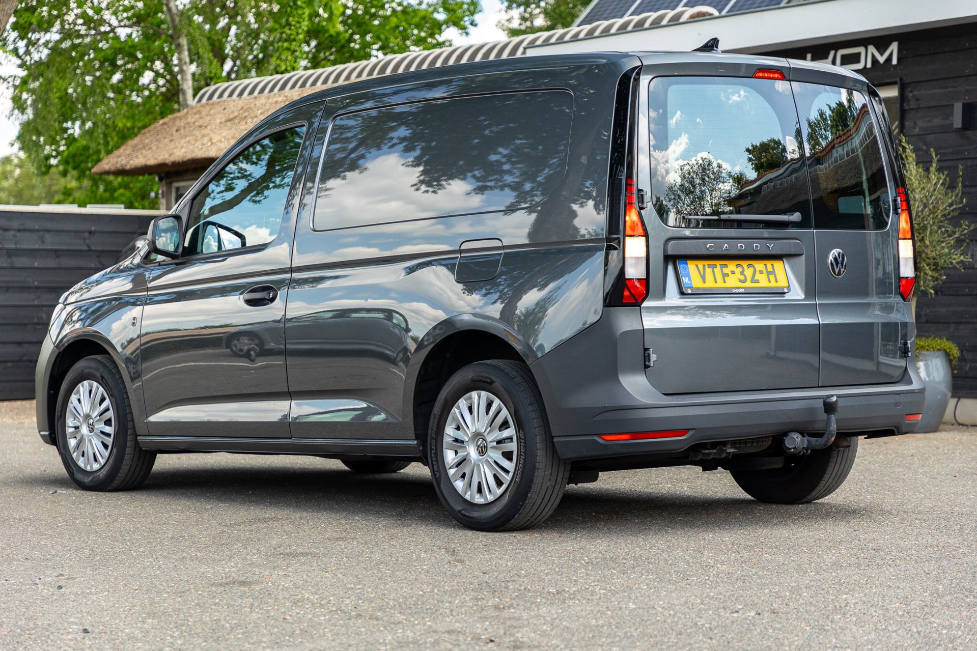 Foto van Volkswagen Caddy Modified Partition Wall