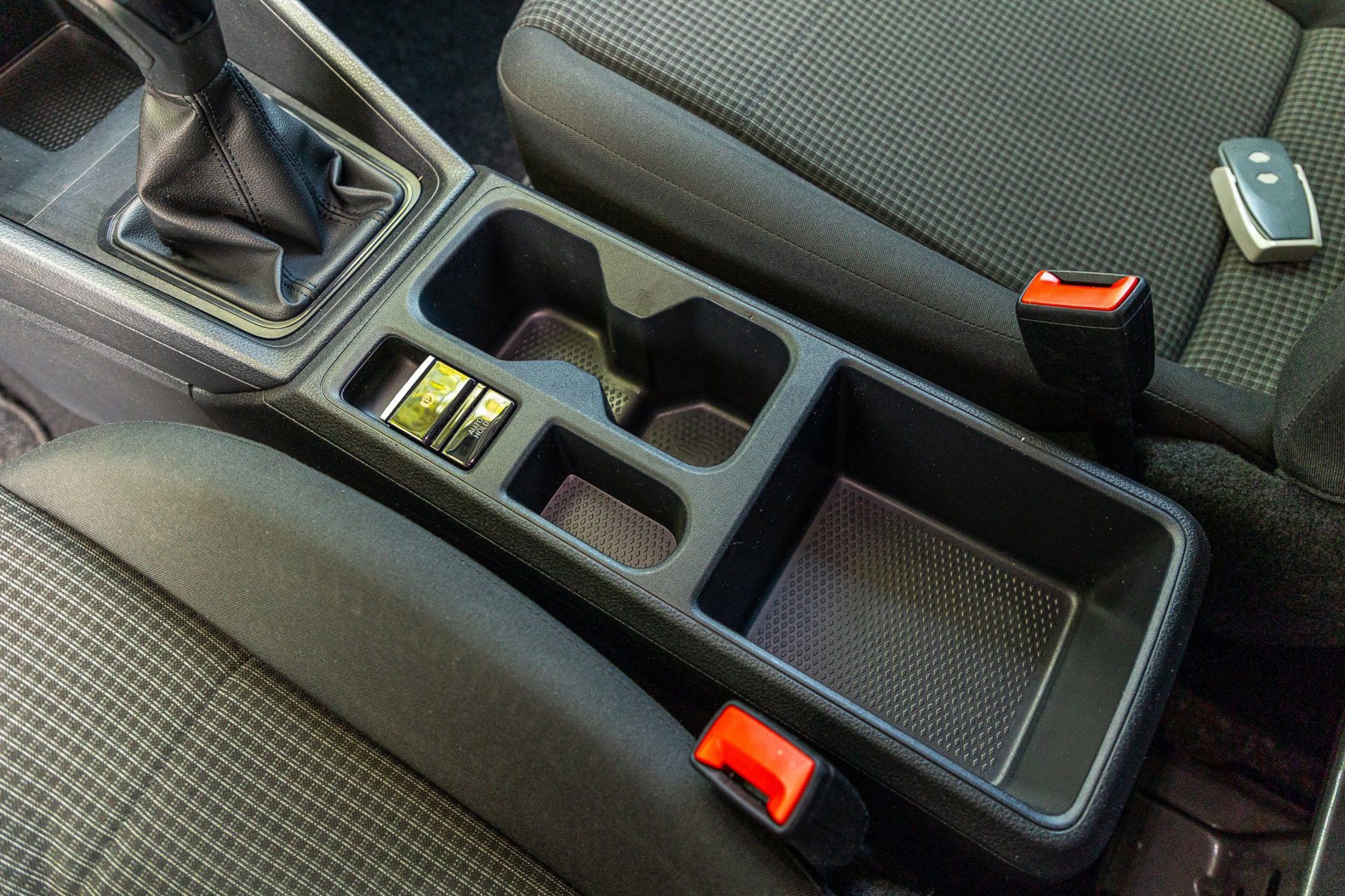 Foto van Volkswagen Caddy Modified Partition Wall