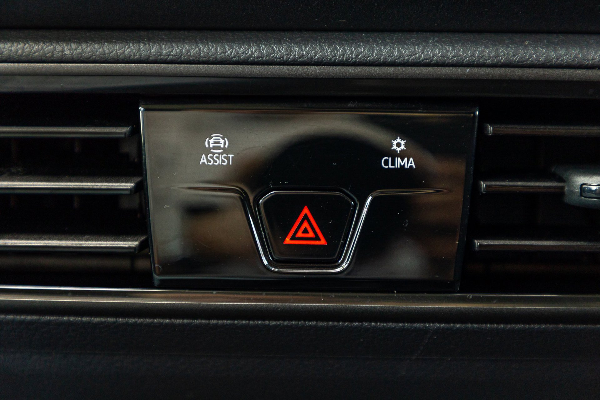 Foto van Volkswagen Caddy Modified Partition Wall