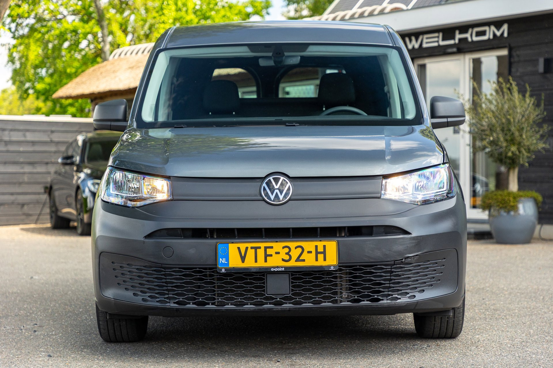 Foto van Volkswagen Caddy Modified Partition Wall