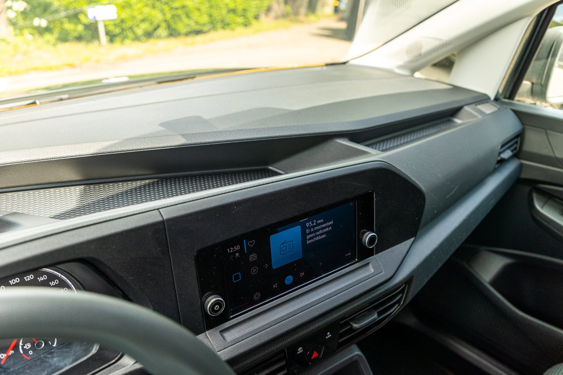 Foto van Volkswagen Caddy Modified Partition Wall