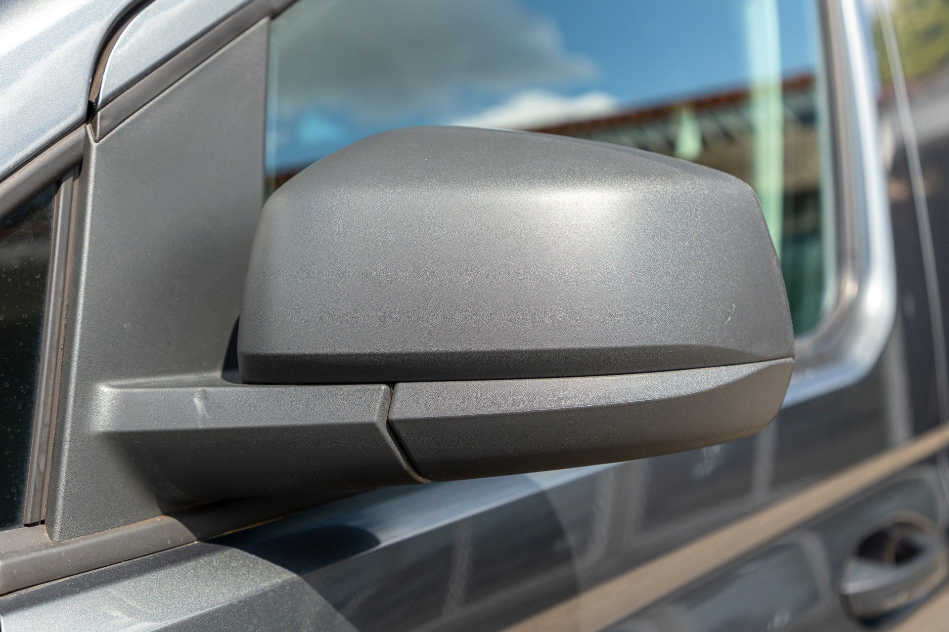 Foto van Volkswagen Caddy Modified Partition Wall