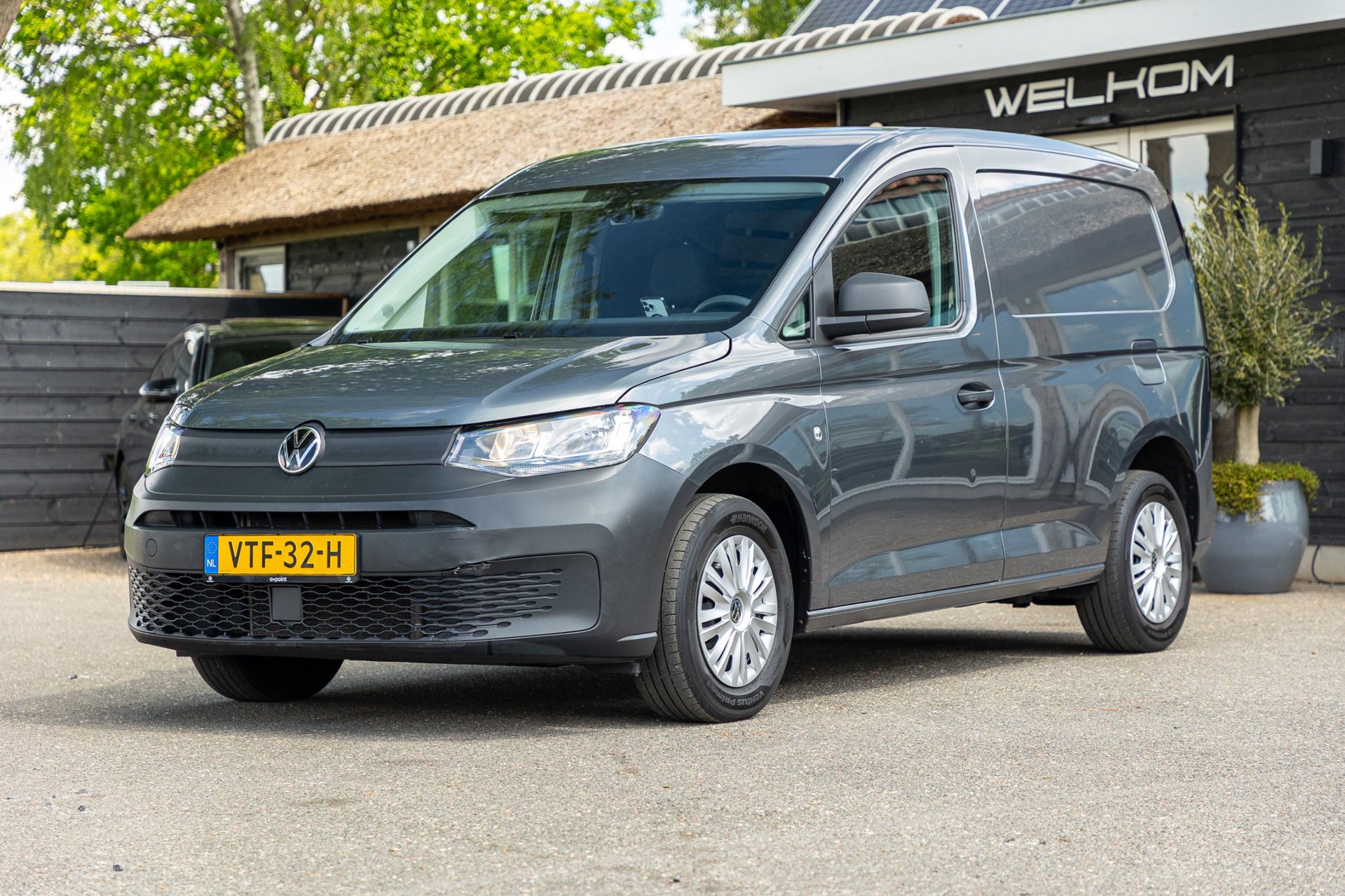 Foto van Volkswagen Caddy Modified Partition Wall