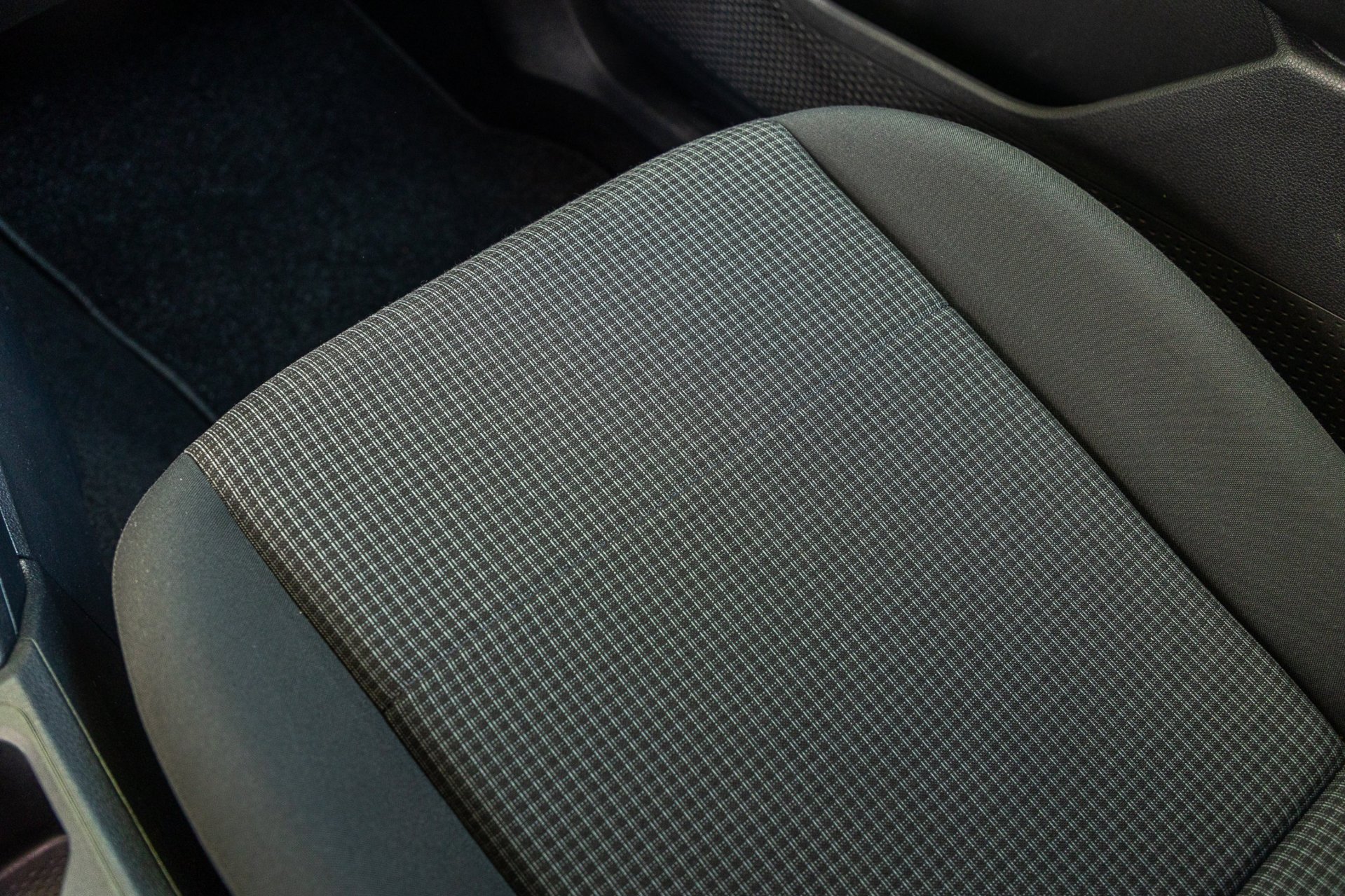 Foto van Volkswagen Caddy Modified Partition Wall