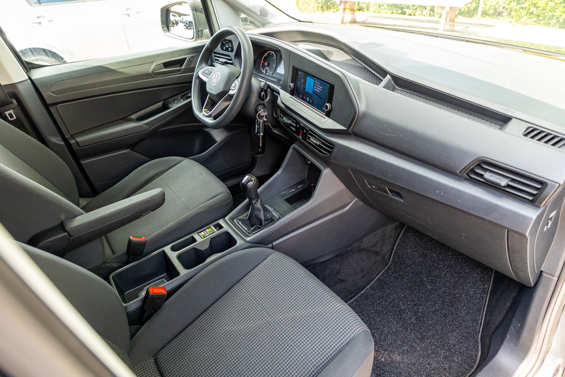 Foto van Volkswagen Caddy Modified Partition Wall