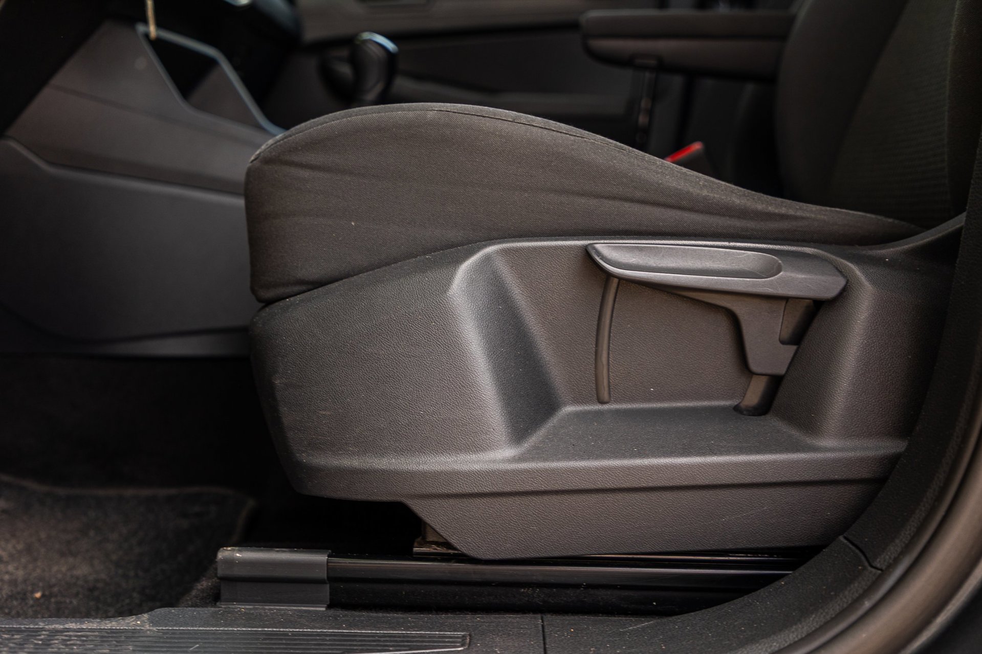 Foto van Volkswagen Caddy Modified Partition Wall