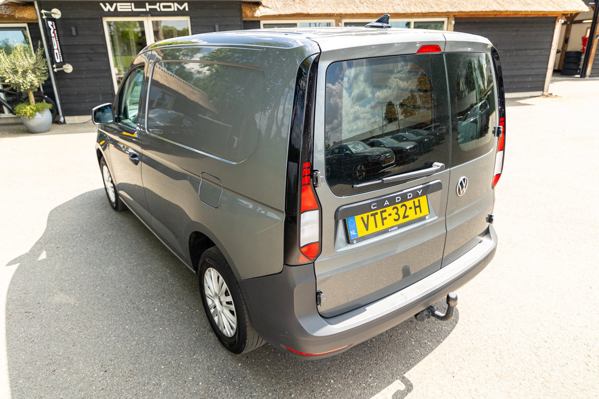 Foto van Volkswagen Caddy Modified Partition Wall