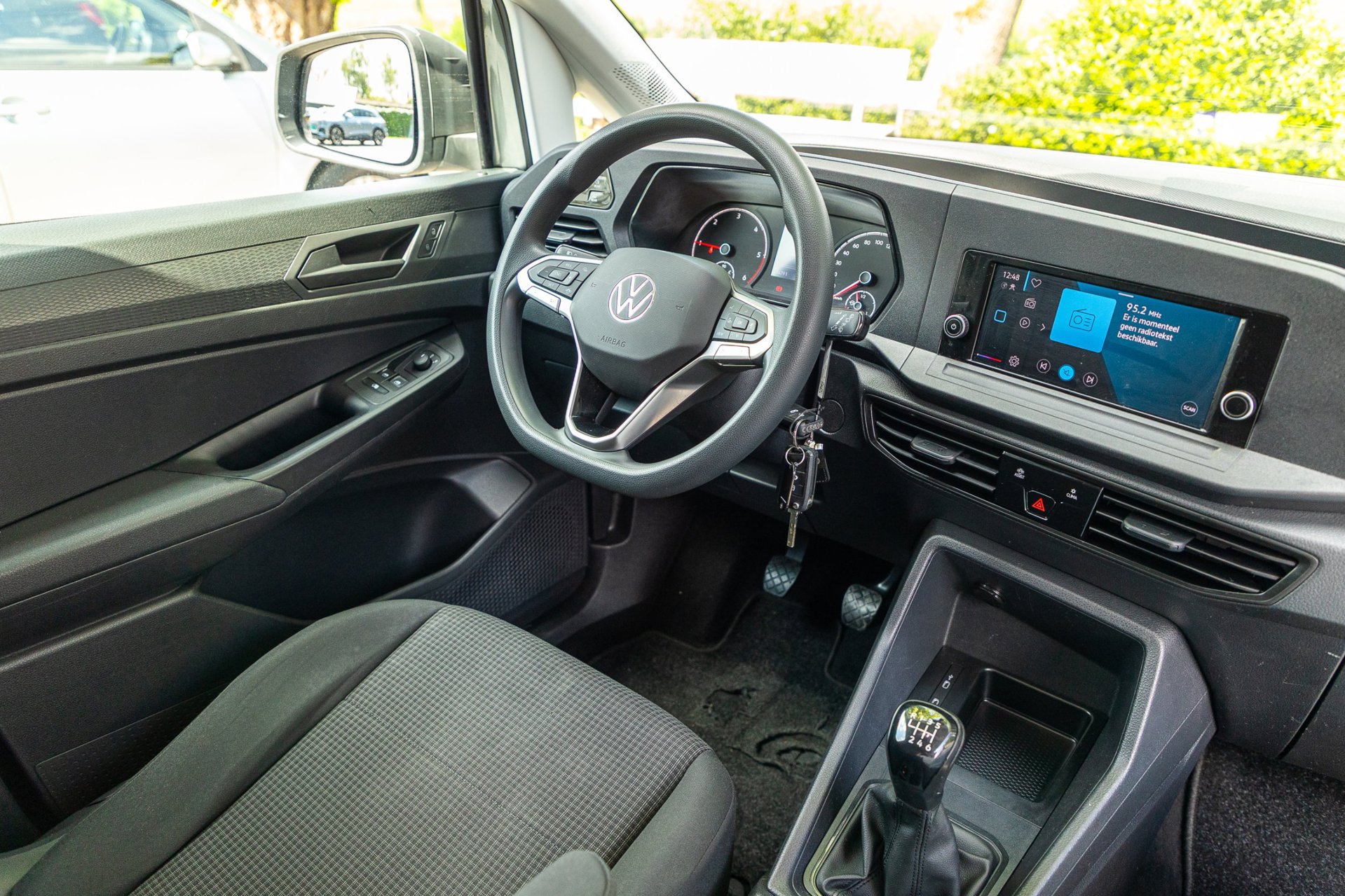 Foto van Volkswagen Caddy Modified Partition Wall