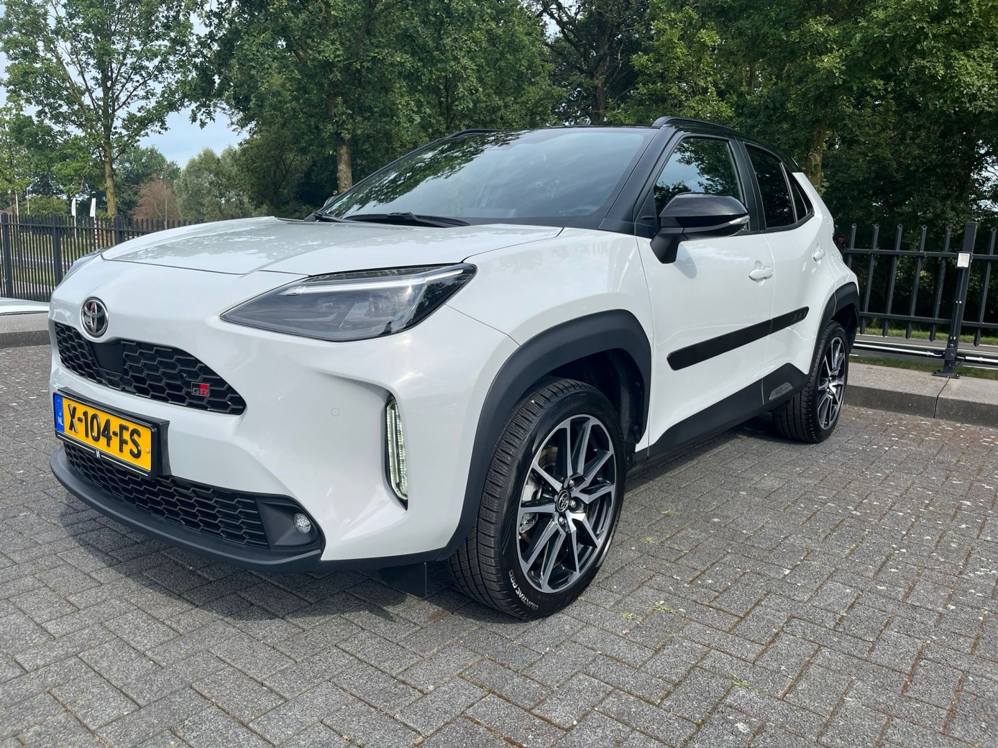 Toyota Toyota Yaris Cross 1.5 Hybrid GR Sport | Pano | 4Seasons | Camera | PDC | ACC | Navi 2023 - voorkant
