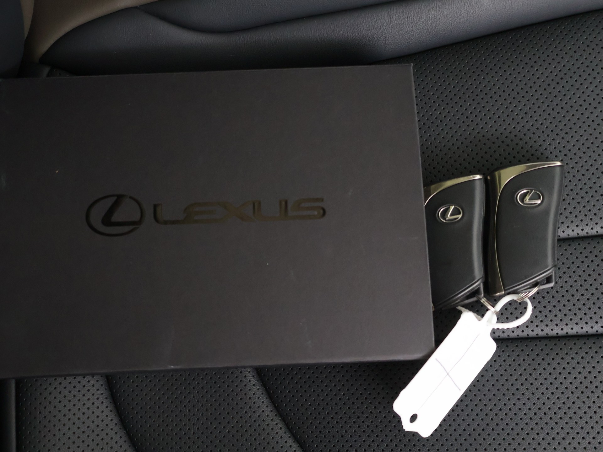 Foto van Lexus Lexus Nx450h+