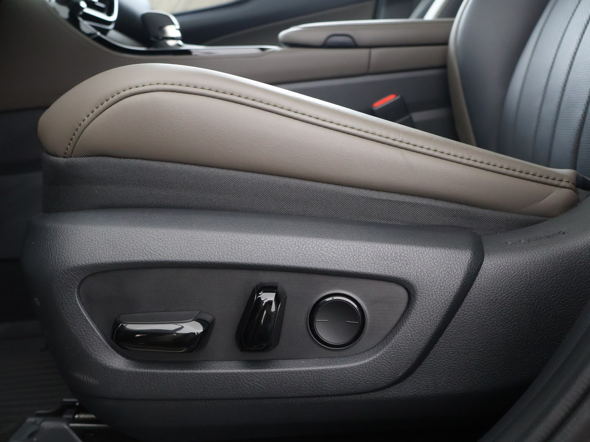 Foto van Lexus Lexus Nx450h+