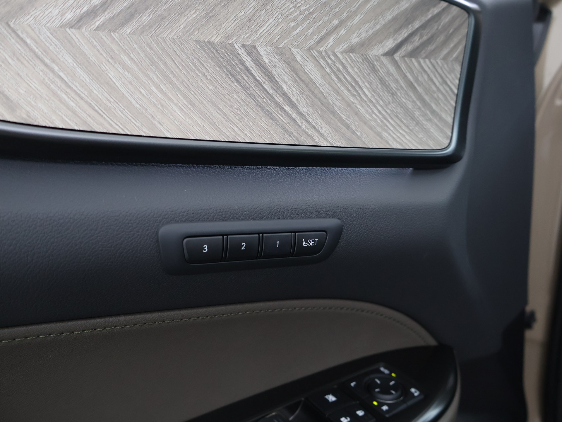 Foto van Lexus Lexus Nx450h+