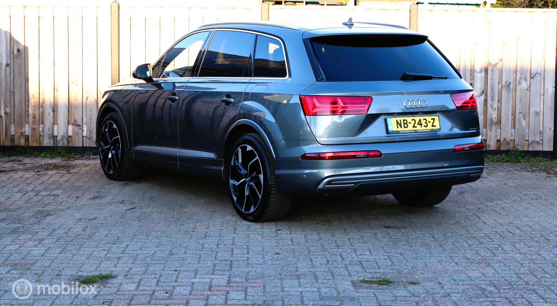 Foto van Audi Q7 E-tron