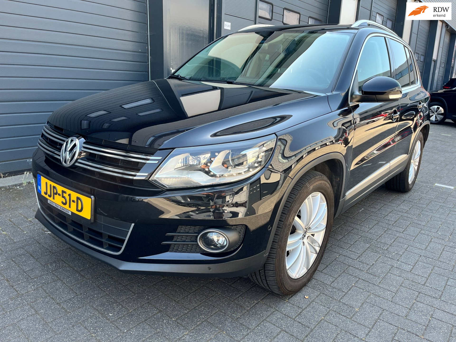 Volkswagen Tiguan 2.0 TSI Sport&Style 4Motion DSG automaat 2011 - voorkant