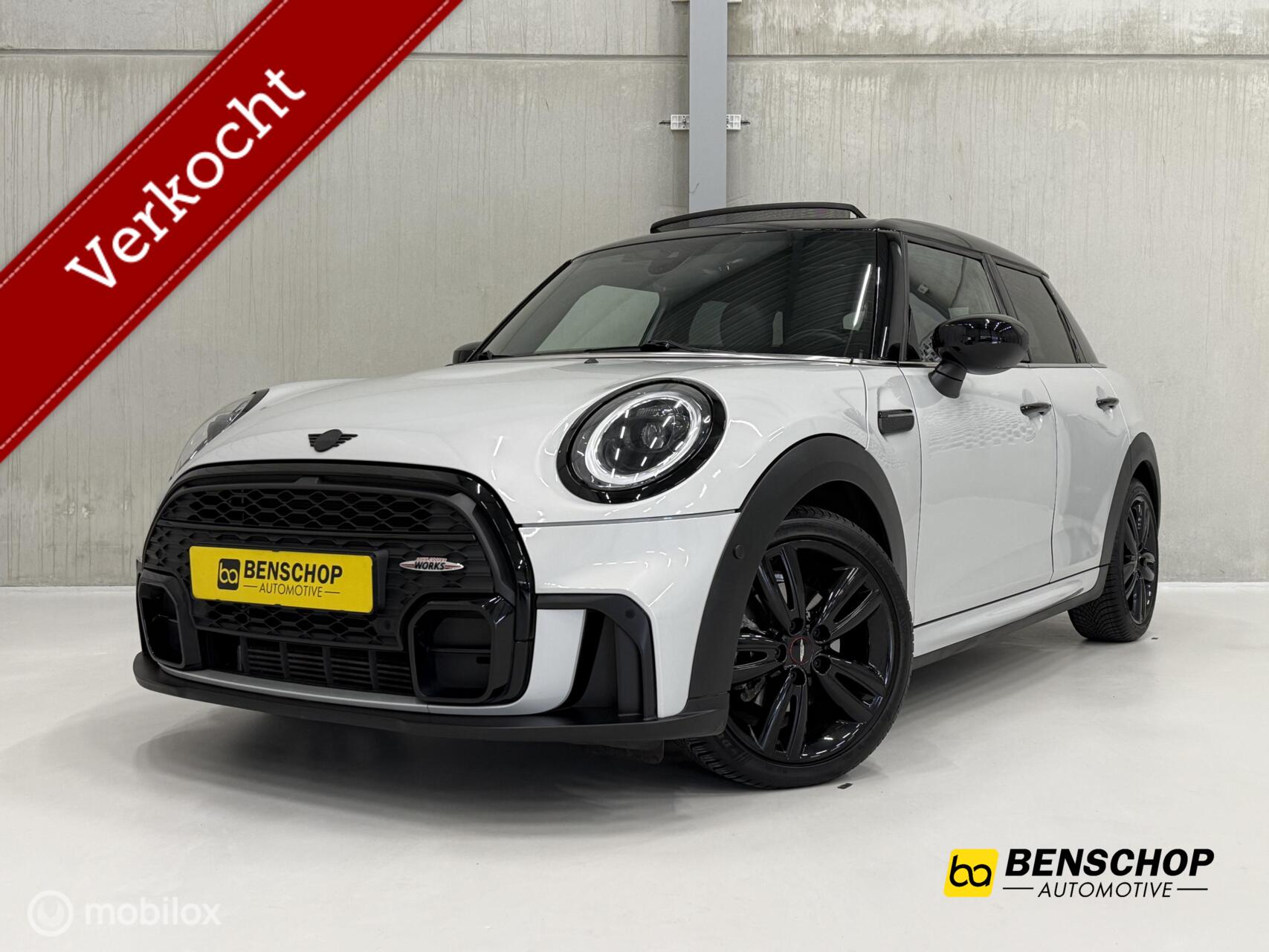 Mini Cooper 1.5 Cooper JCW Panodak Leer Navi Carplay Camera 5 Deurs 2021 - voorkant