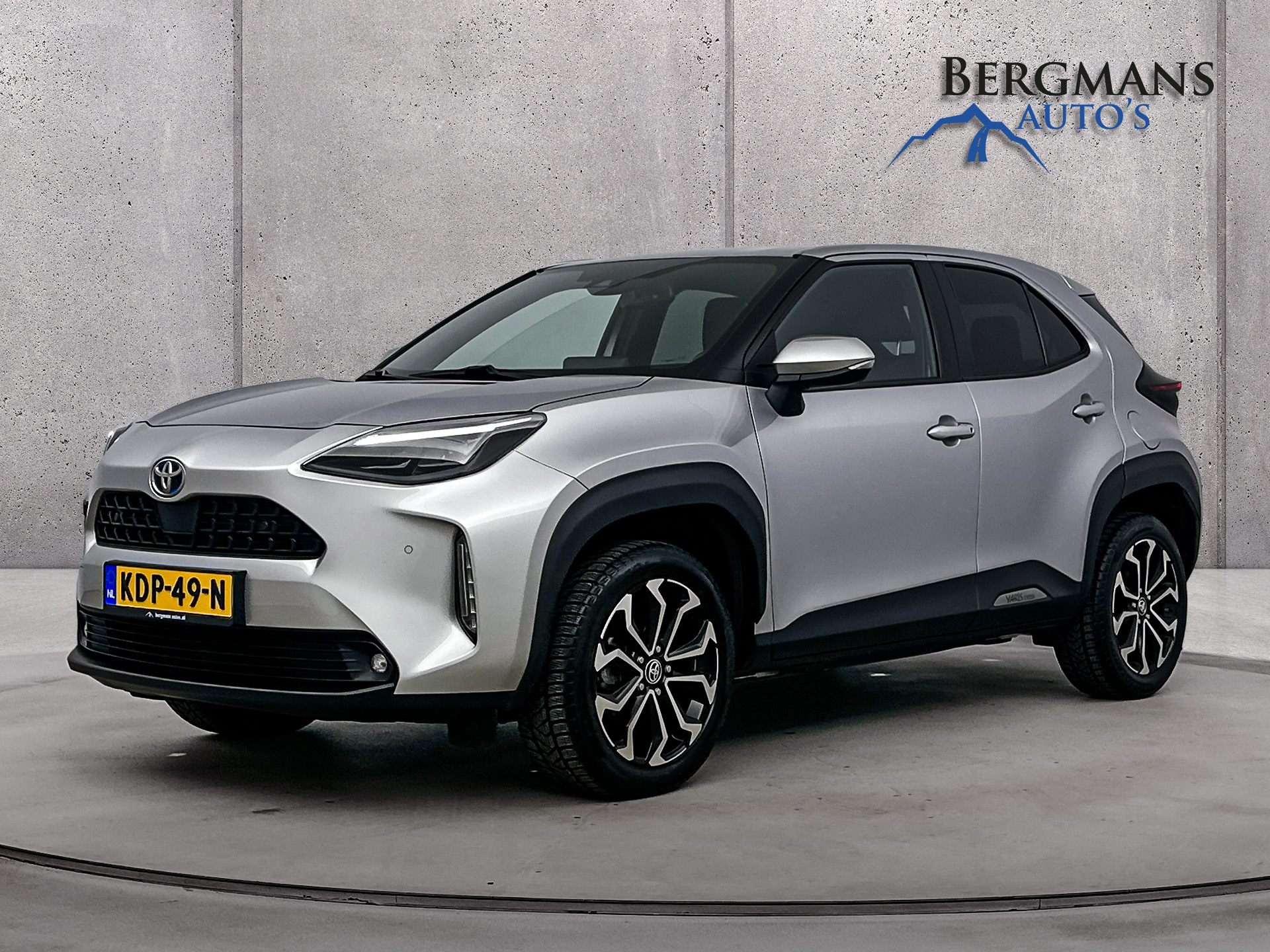 Toyota Toyota Yaris Cross // 1.5 Hybrid First Edition 2021 - voorkant
