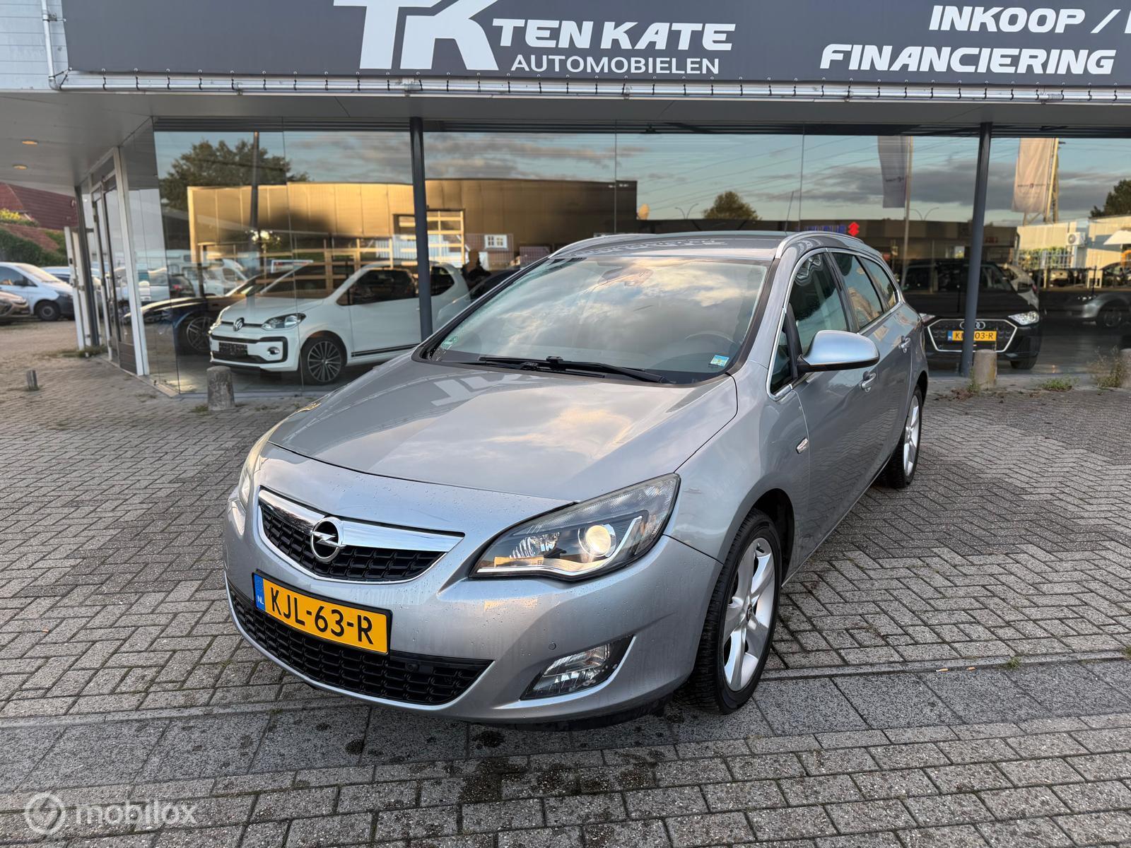 Opel Astra Sports Tourer 1.4 Turbo Edition 2012 - voorkant