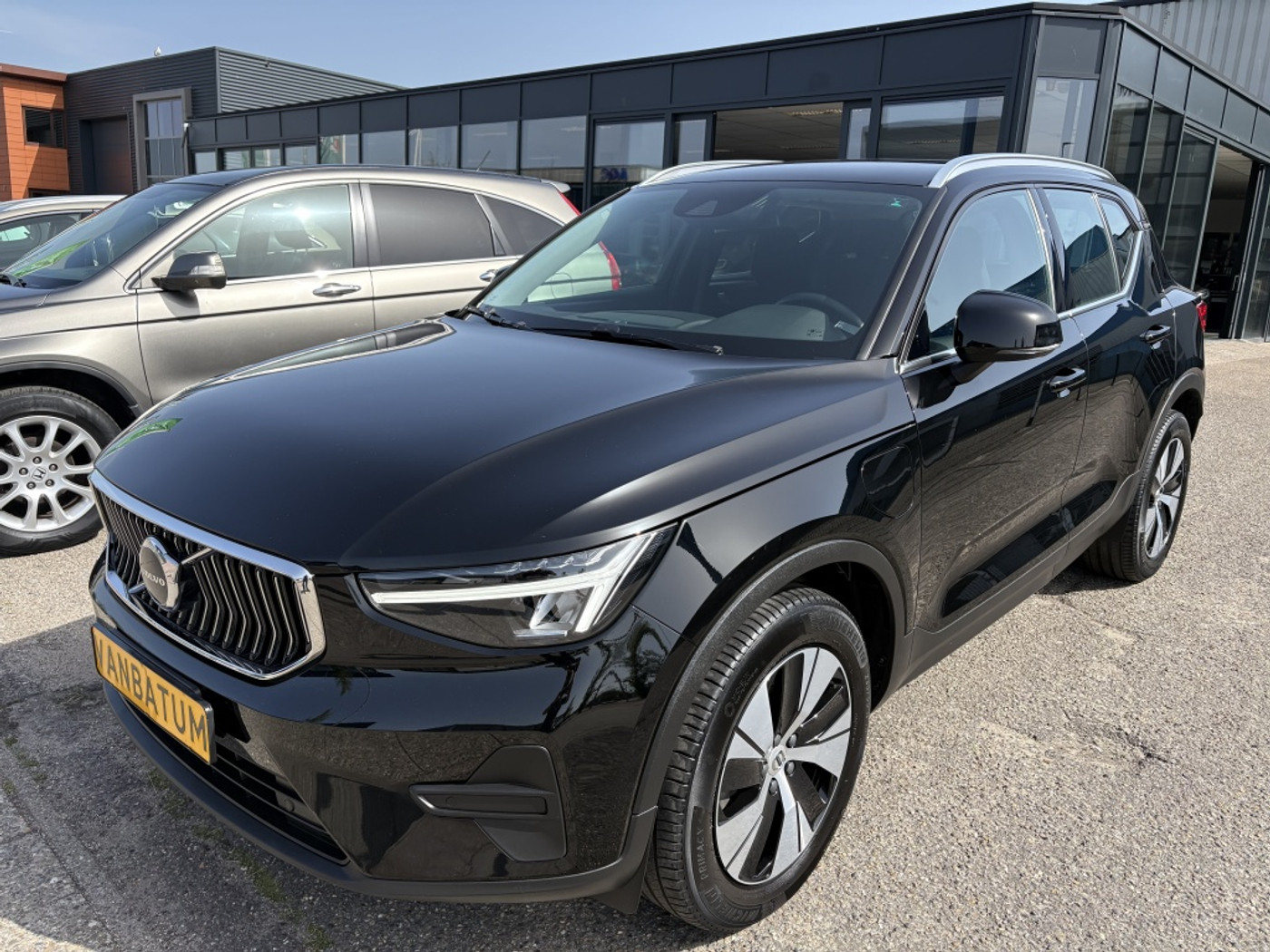 Volvo Ex30 1.5 T4 Plug-in PHEV hybrid | Facelift | Parkeerpakket 2023 - voorkant