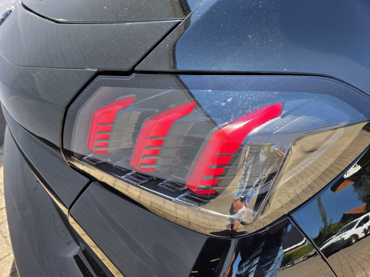 Foto van Peugeot E-208