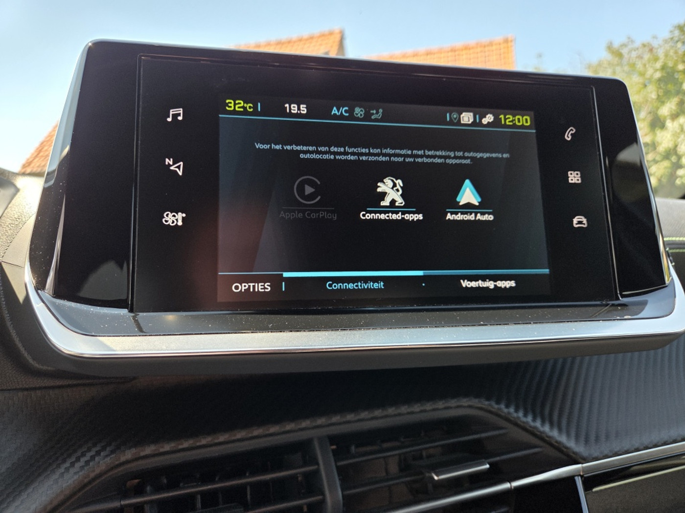 Foto van Peugeot E-208