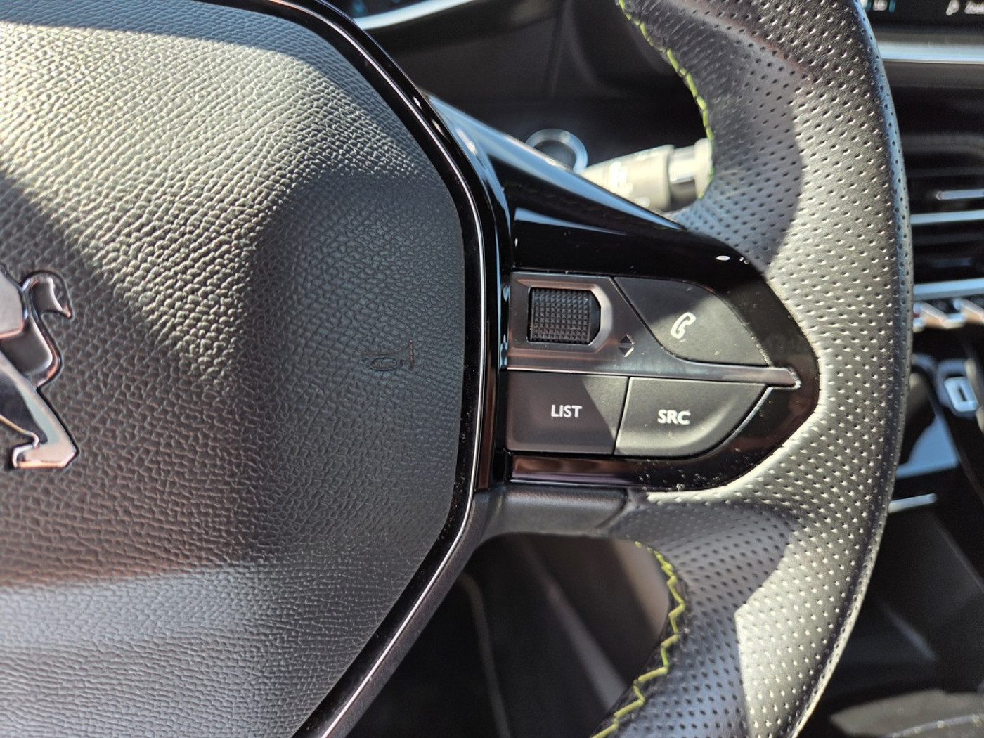 Foto van Peugeot E-208