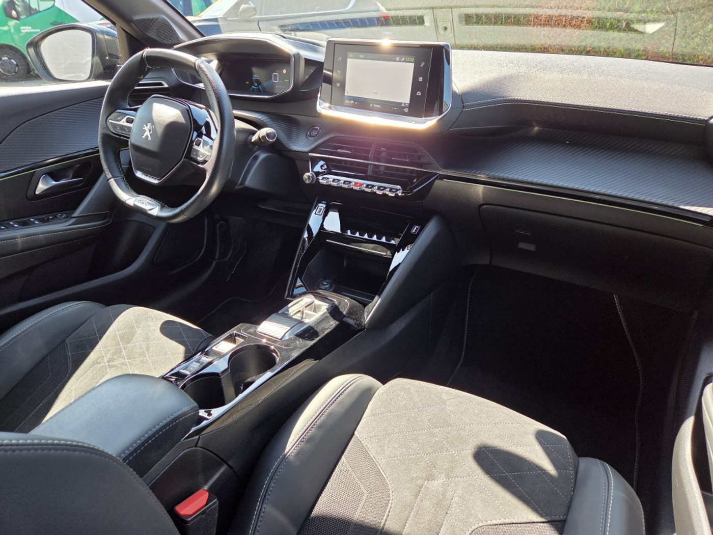 Foto van Peugeot E-208