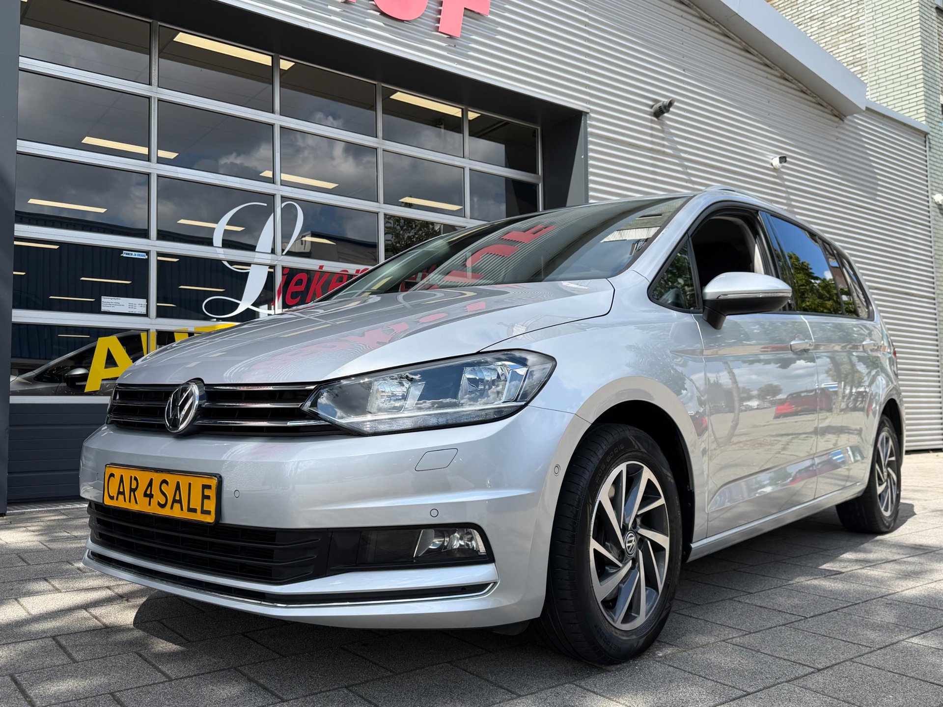 Volkswagen Touran 1.2 TSI Sound BlueMotion Tech - Apple CarPlay / Navigatie I Airco I PDC I Veiligheid pakket I Dealer onderhouden 2018 - voorkant