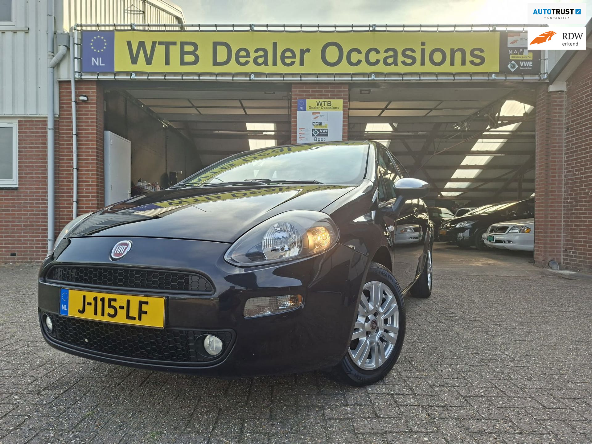 Fiat Fiat Punto 1.4 EdizioneCool, 1eEig, Trekhaak, Dealer oh, 5-deurs, extra set wielen/banden 2013 - voorkant