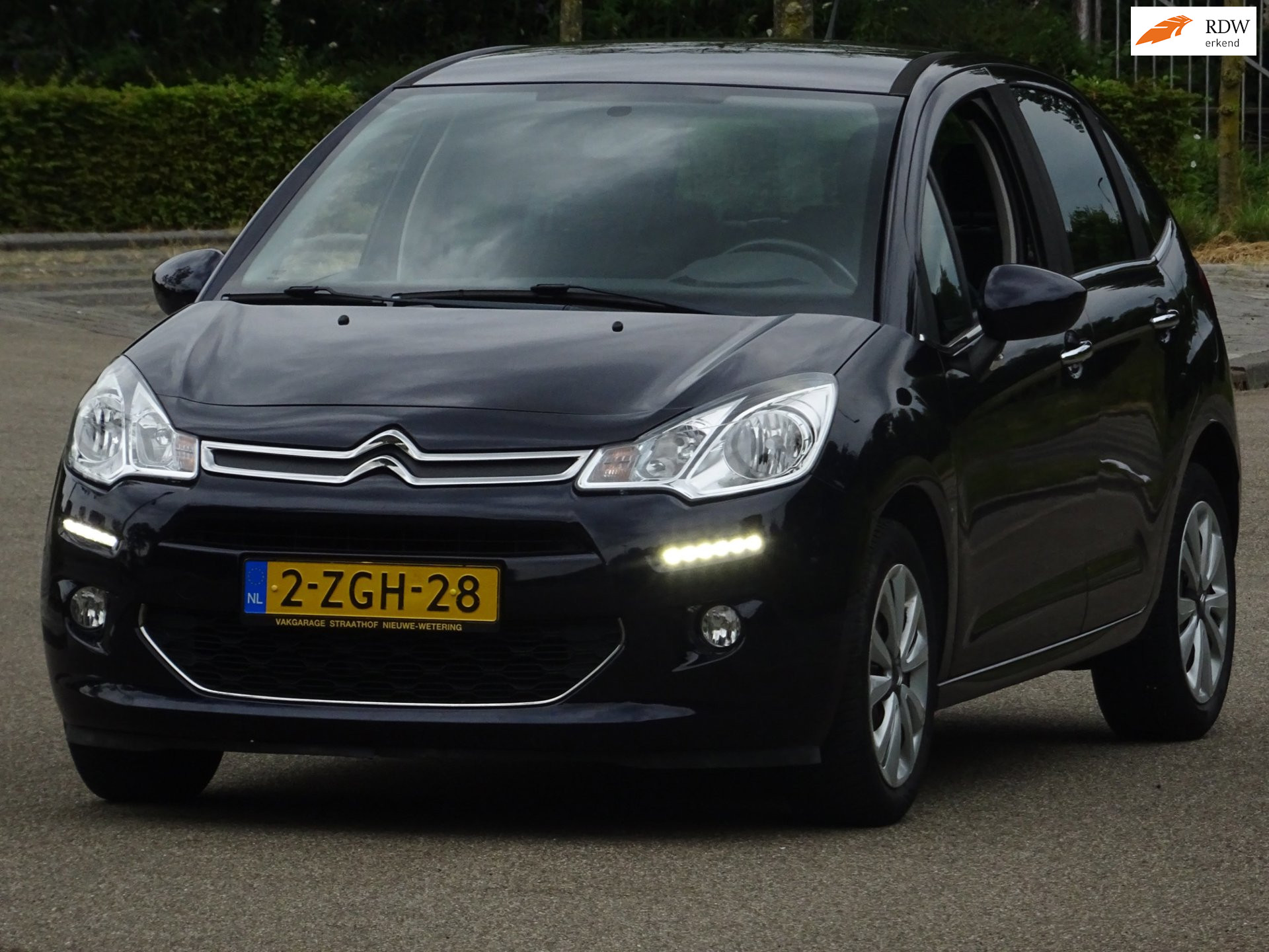 Citroen C3 1.2 PureTech Collection BJ2015 CLIMA/PDC/CRUISE 2015 - voorkant