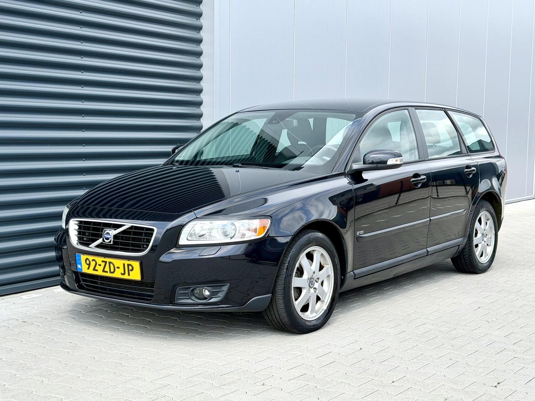 Volvo V50 1.8 Kinetic Facelift model | Mettalic zwart 2008 - voorkant