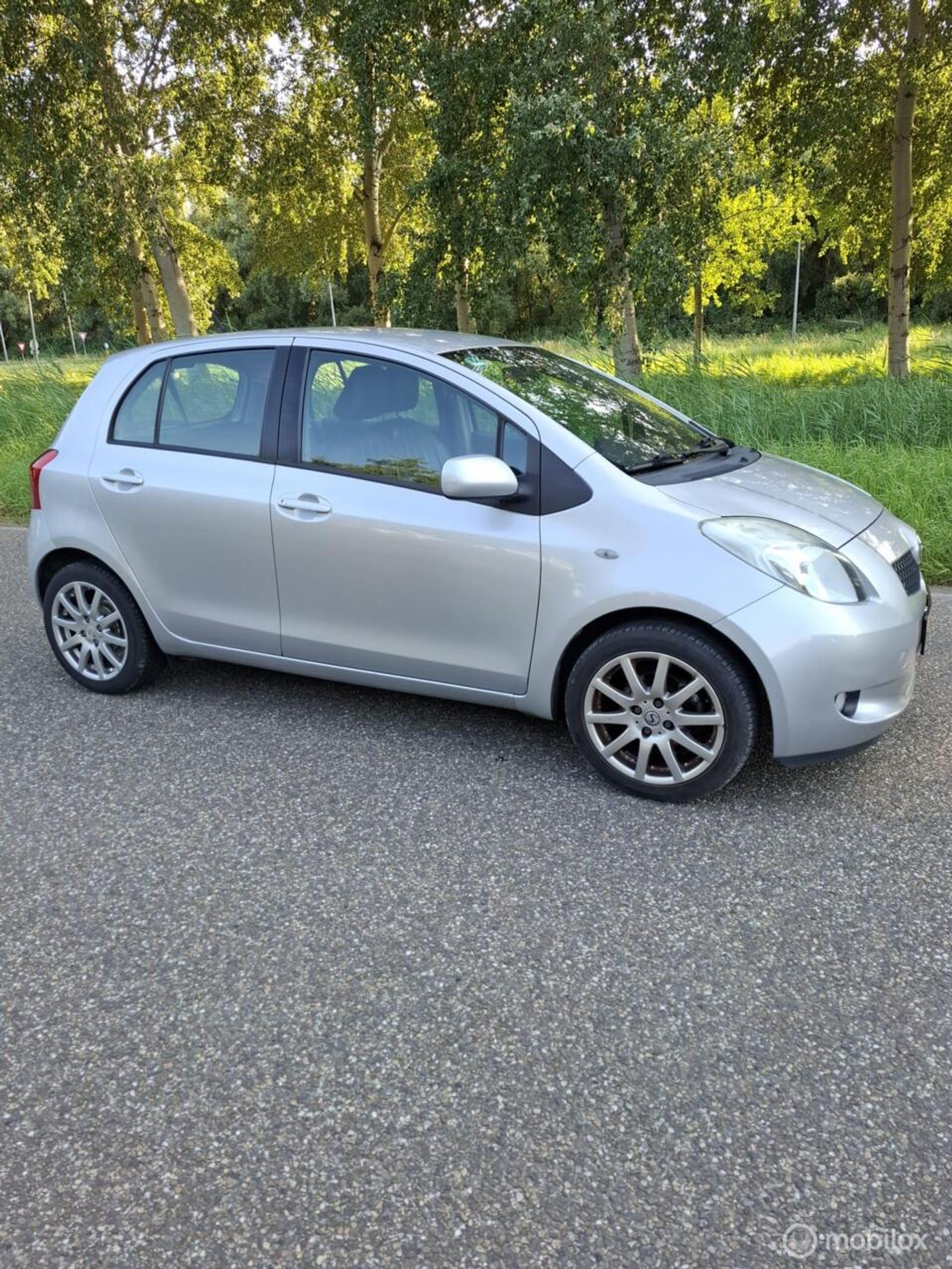 Toyota Toyota Yaris 1.3 VVTi Sol MMT Leder bekleding 2008 - voorkant