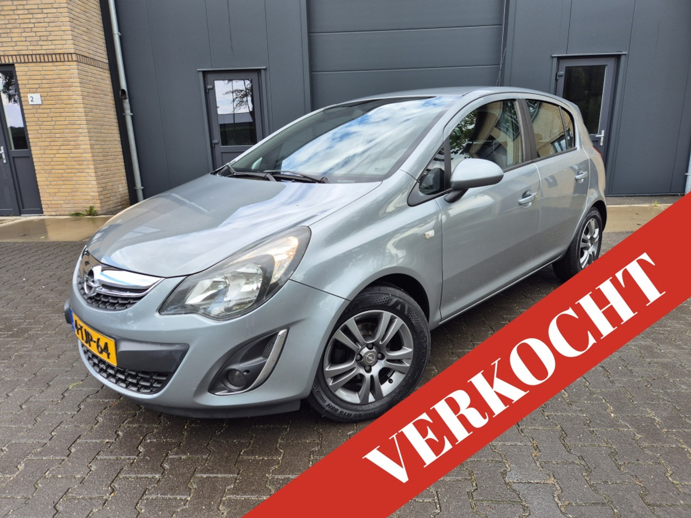 Opel Corsa 1.4-16V Business+ 2014 - voorkant