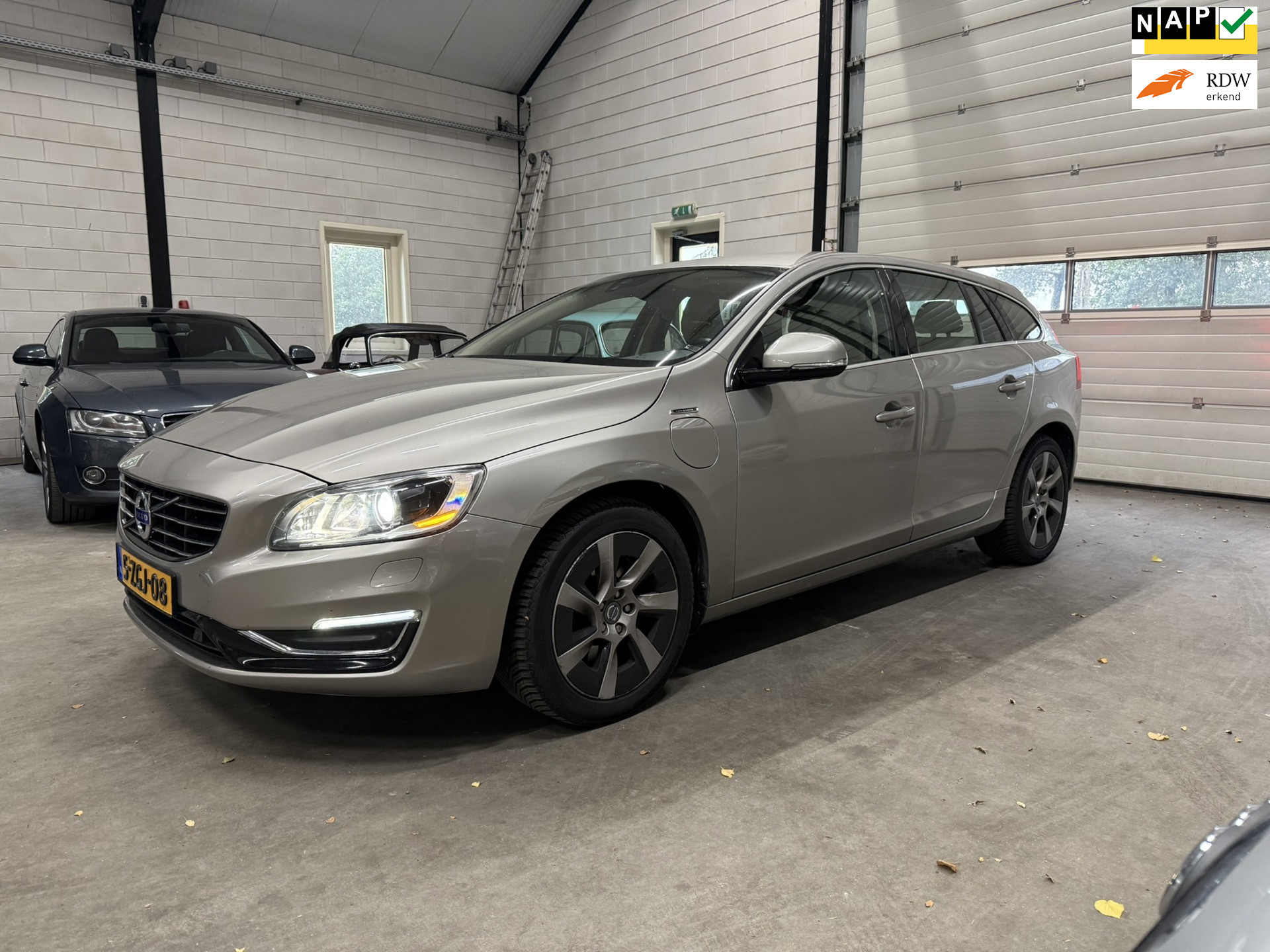 Volvo V60 Plug In Hybrid 2.4 D6 AWD Plug-In Hybrid Summum 2015 - voorkant