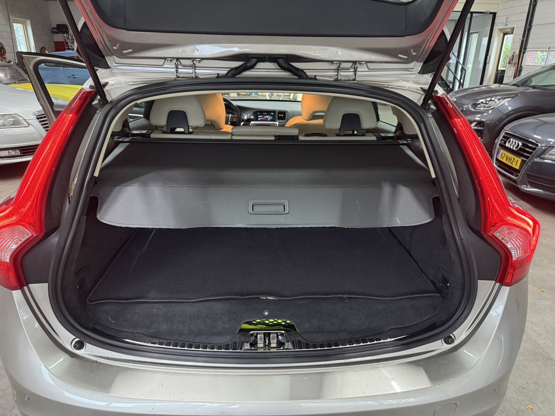 Foto van Volvo V60 Plug In Hybrid