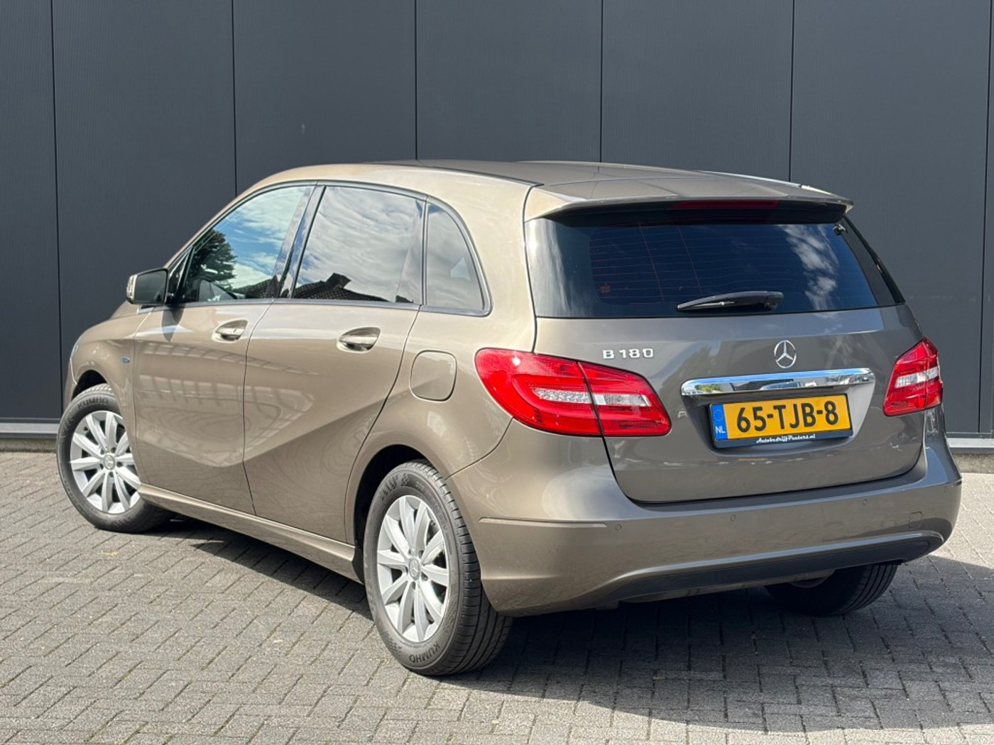 Foto van Mercedes-Benz B 180