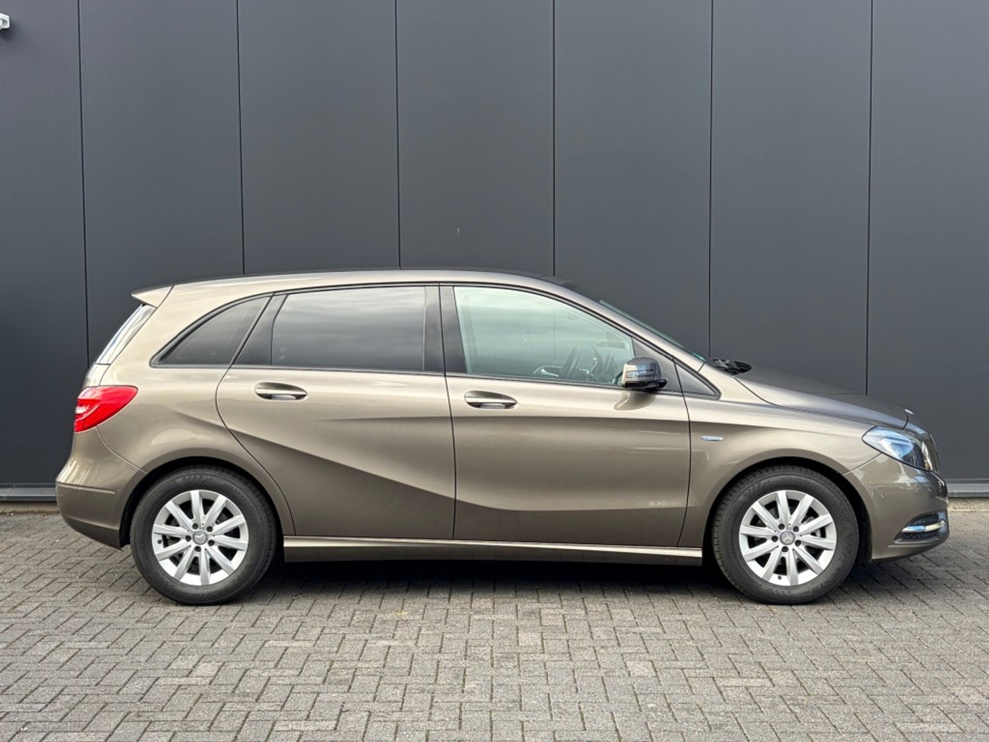 Foto van Mercedes-Benz B 180