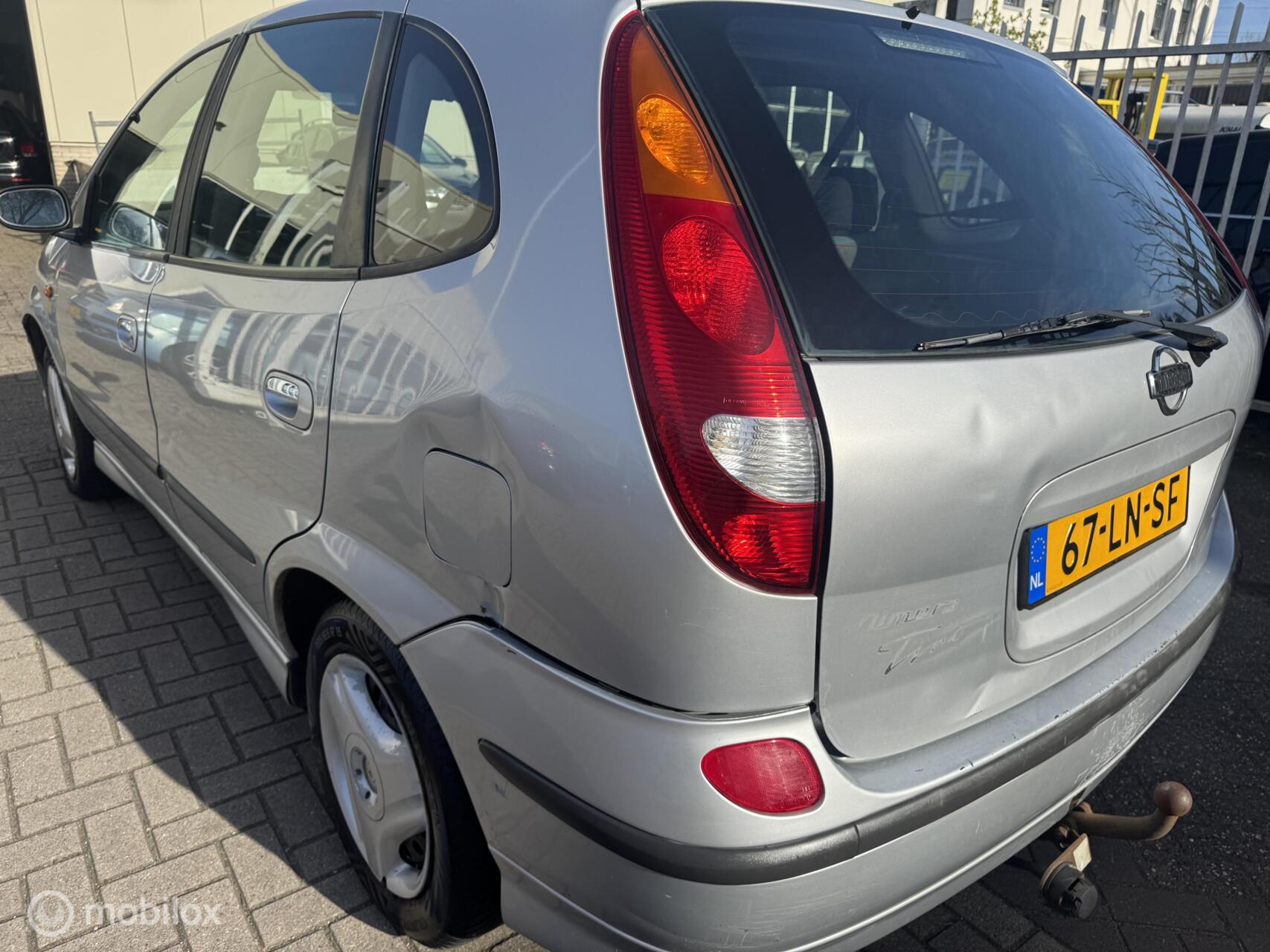 Foto van Nissan Nissan Almera Tino