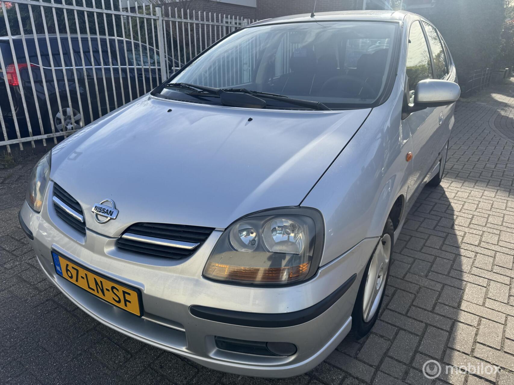 Nissan Nissan Almera Tino 1.8 Ambience 2003 - voorkant