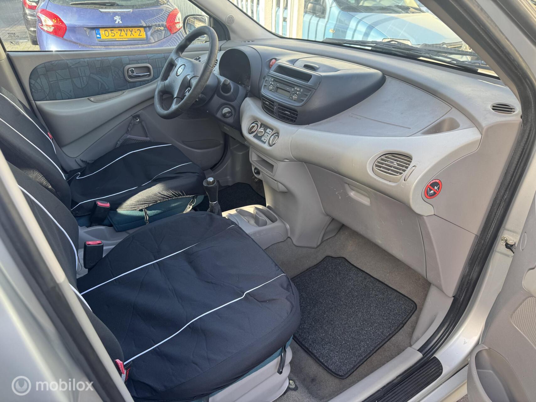 Foto van Nissan Nissan Almera Tino