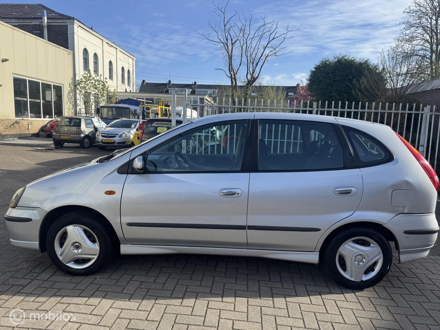 Foto van Nissan Nissan Almera Tino