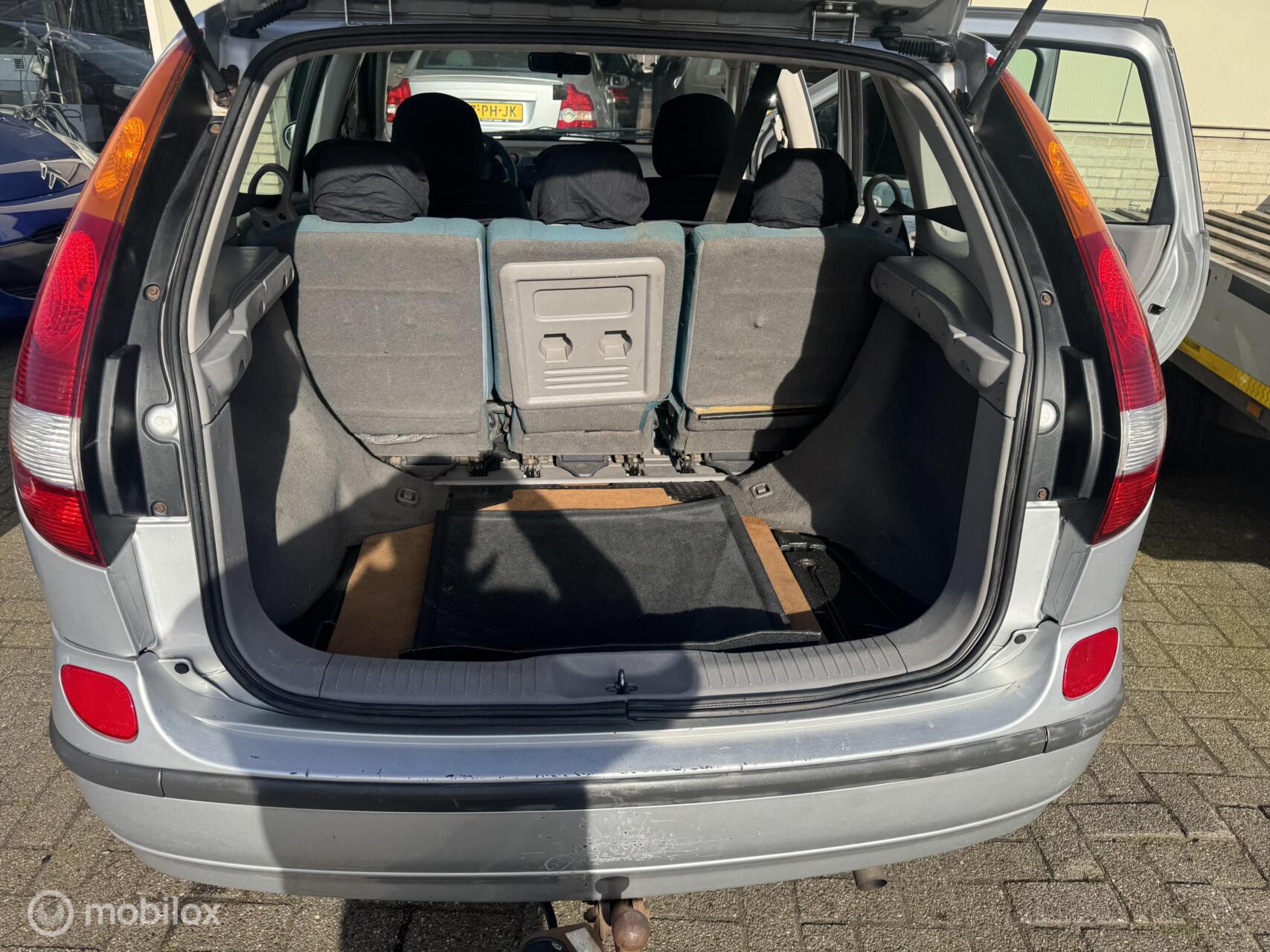 Foto van Nissan Nissan Almera Tino