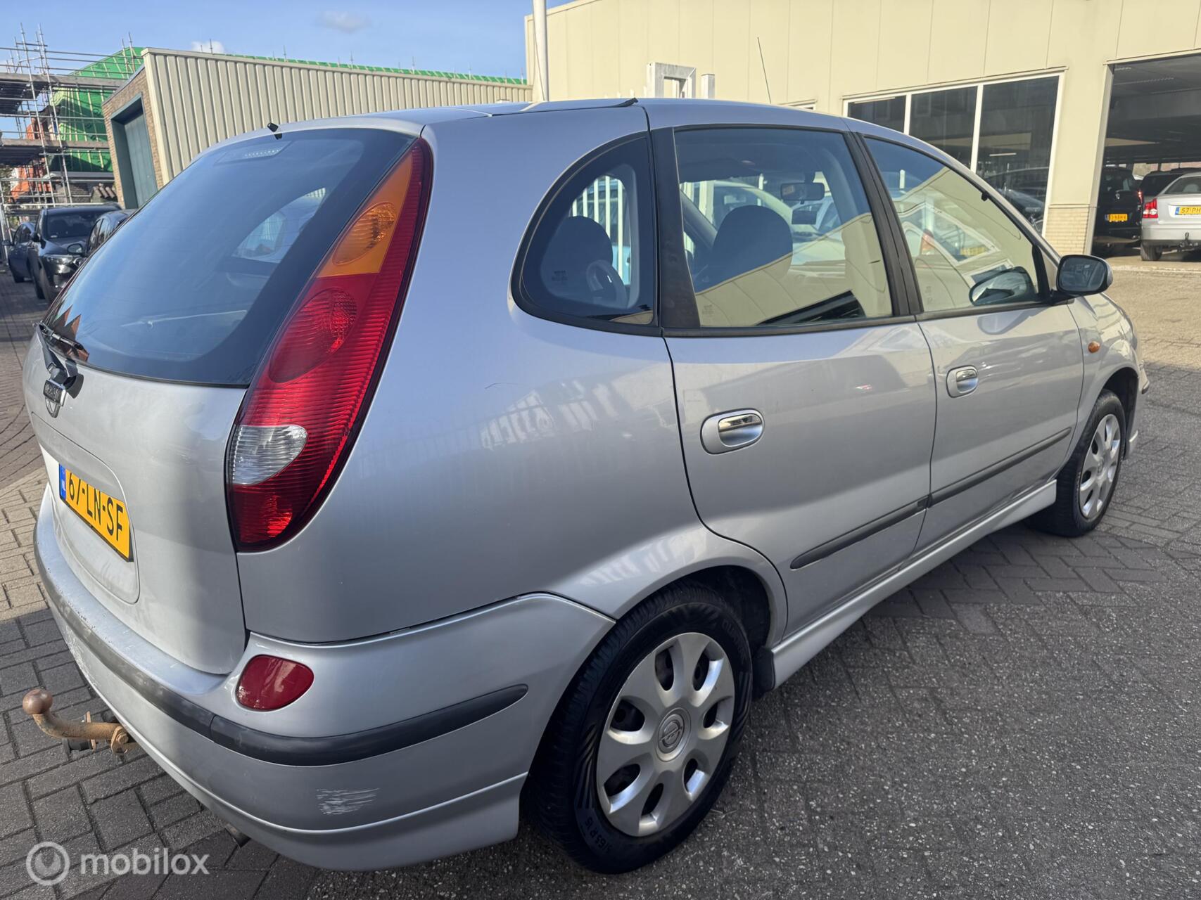 Foto van Nissan Nissan Almera Tino