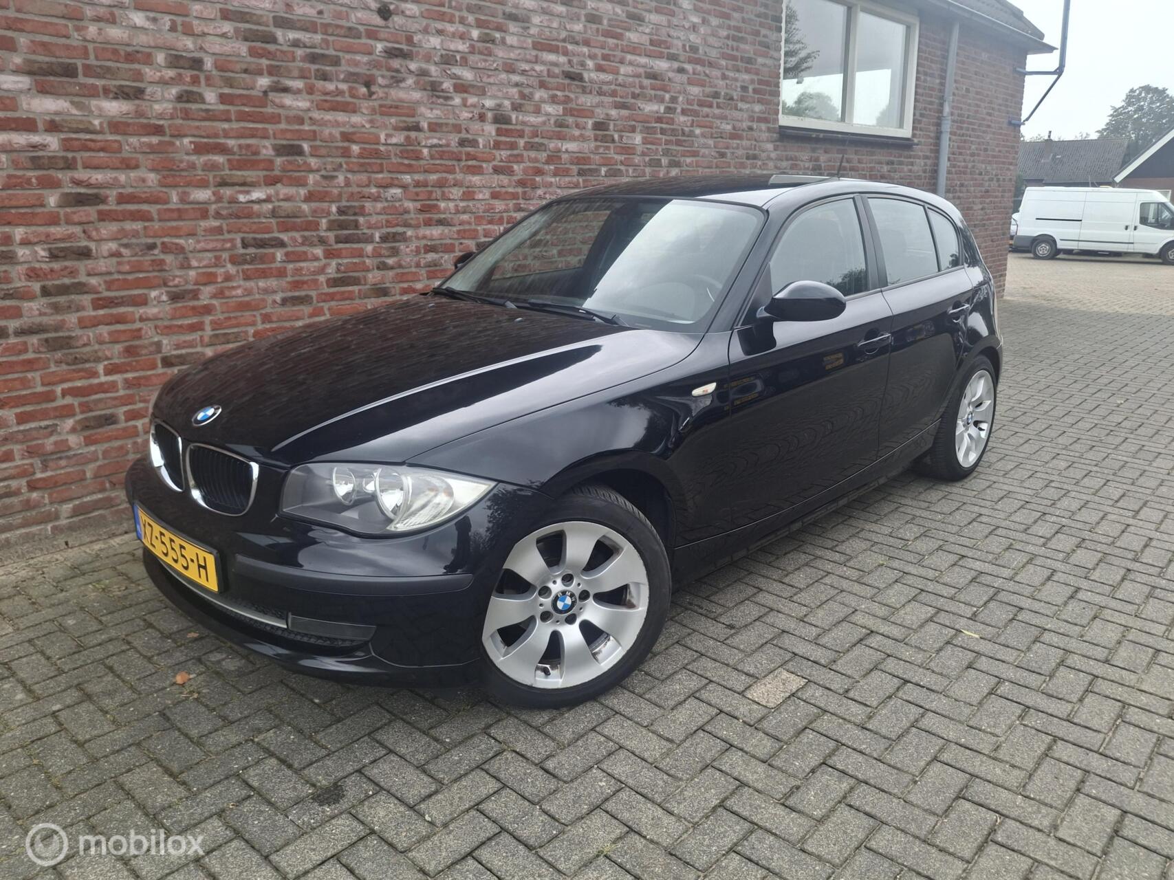 BMW 1er Reihe 116i Corporate 2010 - voorkant