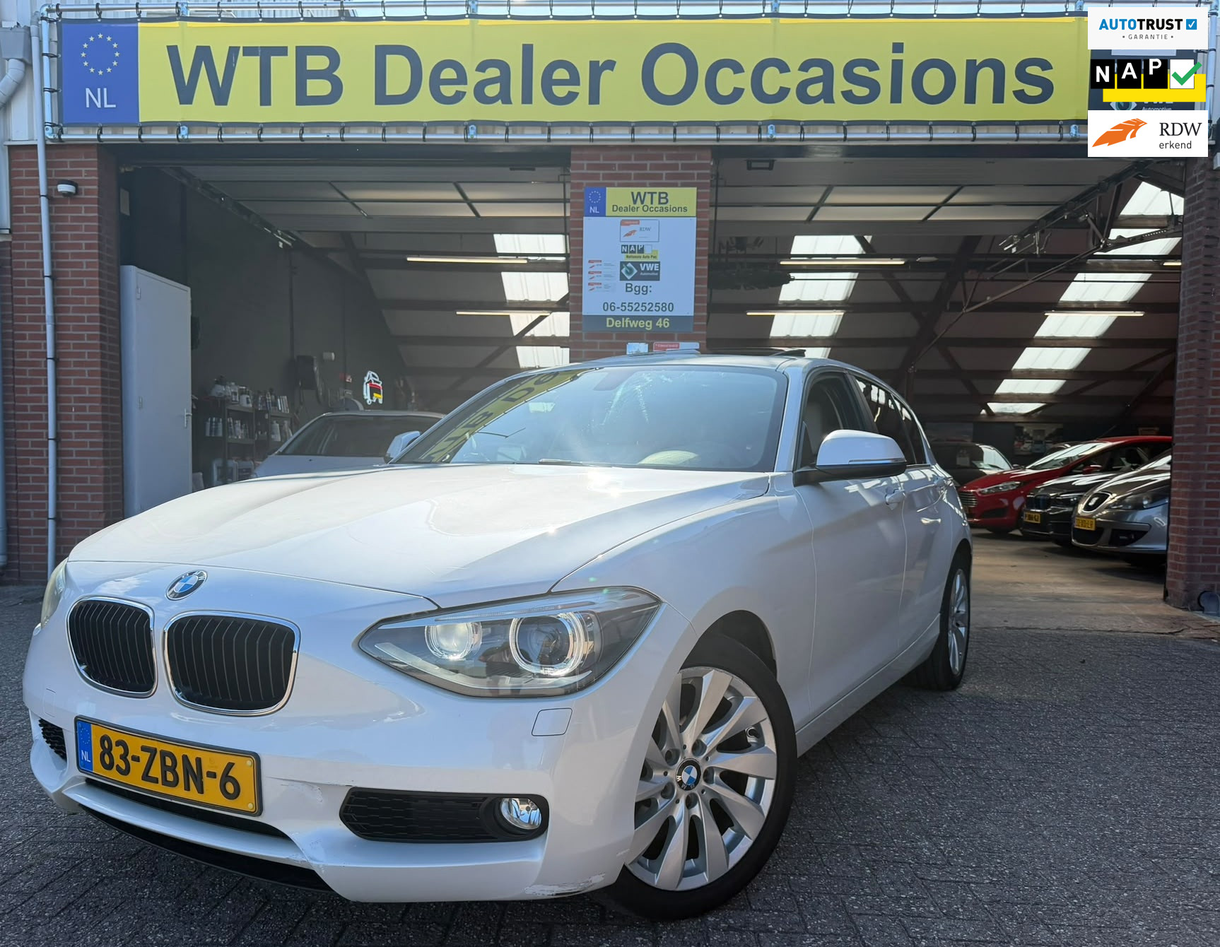 BMW 1er Reihe 118i Upgrade Edition, Autom., Navi, Leder, S-dak, Dealer onderhouden. 2012 - voorkant