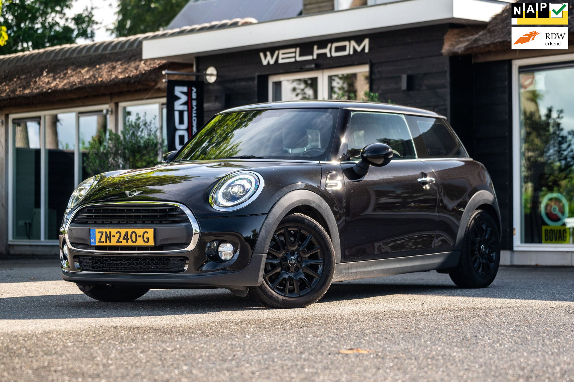 Mini One 1.5 One Chili NL Auto I Dealeronderhouden I NAP I Sportstoelen I Parkeersensoren I Keyless I Led I Half Leder 2019 - voorkant