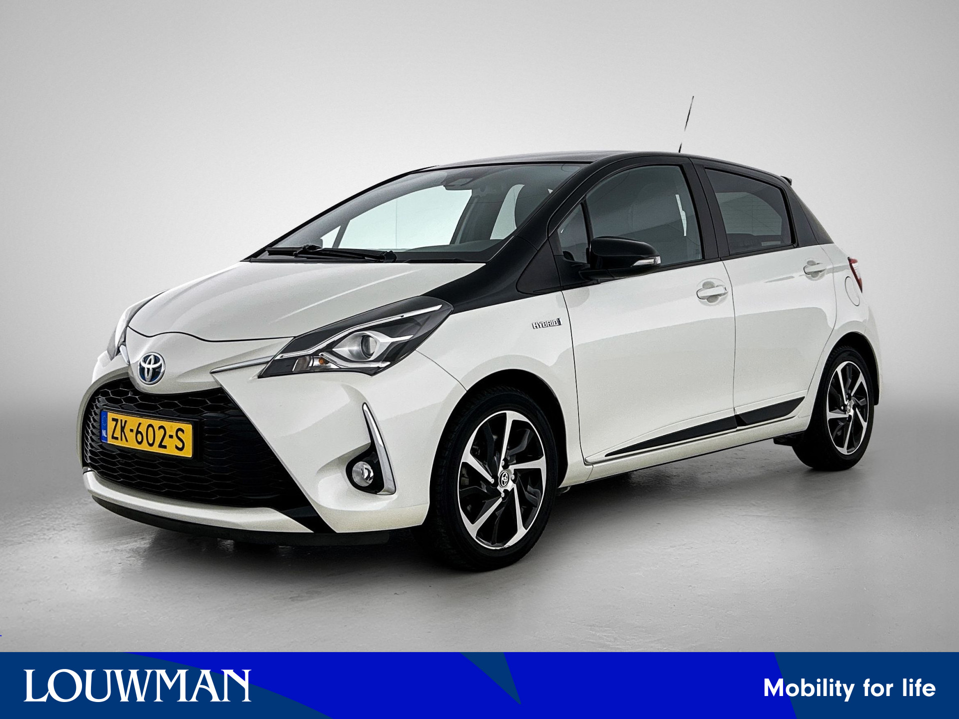 Toyota Toyota Yaris Hybrid 1.5 Hybrid Executive Bi-Tone 2019 - voorkant