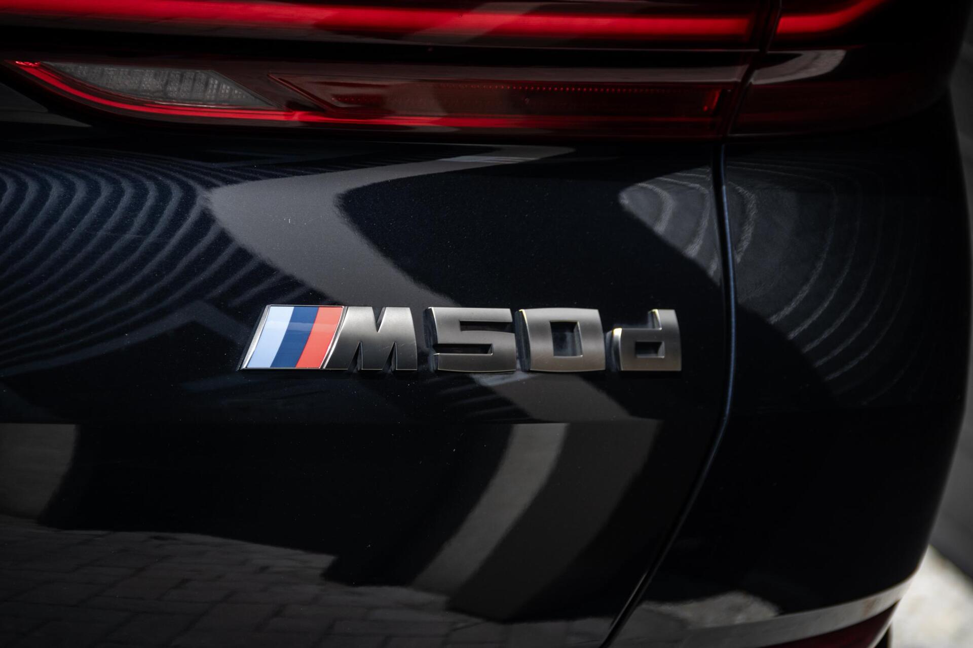 Foto van BMW X6 M50d